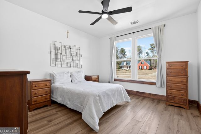 211 Lake Chase Dr N, Griffin, GA 30224