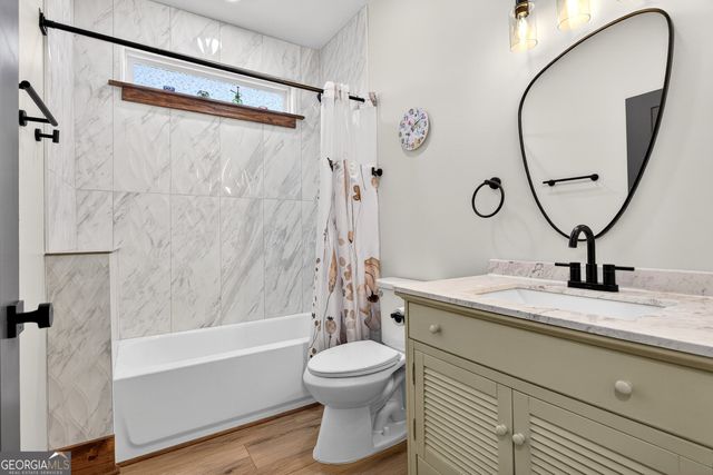 211 Lake Chase Dr N, Griffin, GA 30224