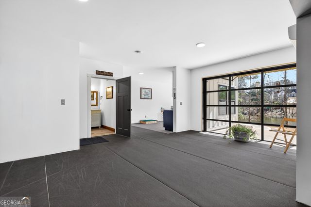 211 Lake Chase Dr N, Griffin, GA 30224