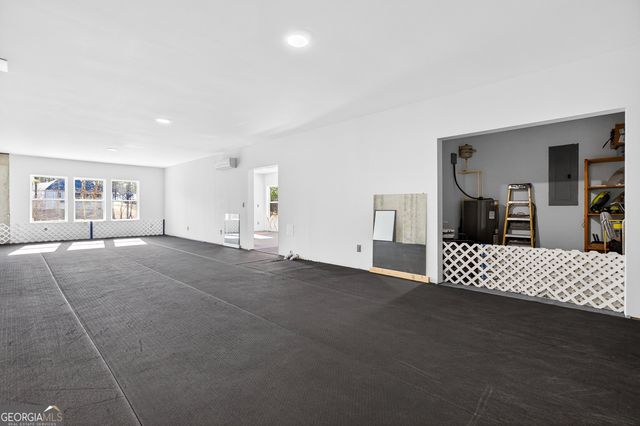 211 Lake Chase Dr N, Griffin, GA 30224