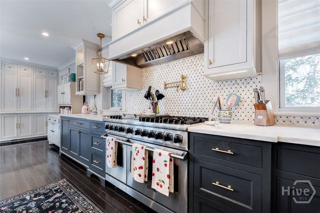 37 E 50Th Street, Savannah, GA 31405