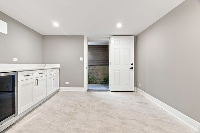 2711 N 77th Avenue, Elmwood Park, IL 60707