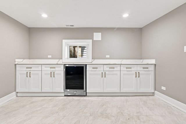 2711 N 77th Avenue, Elmwood Park, IL 60707