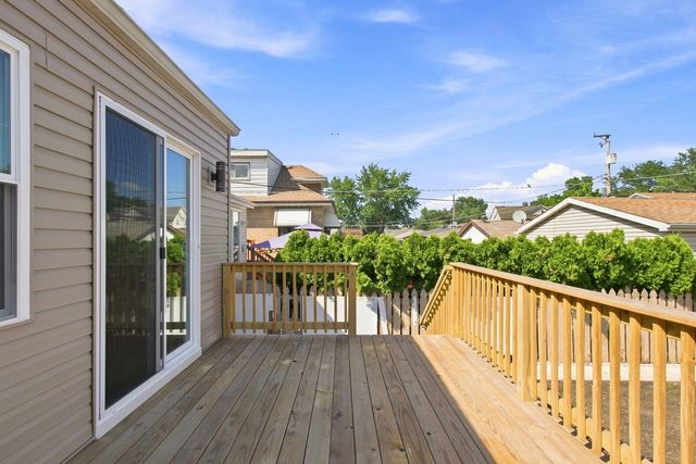 2711 N 77th Avenue, Elmwood Park, IL 60707