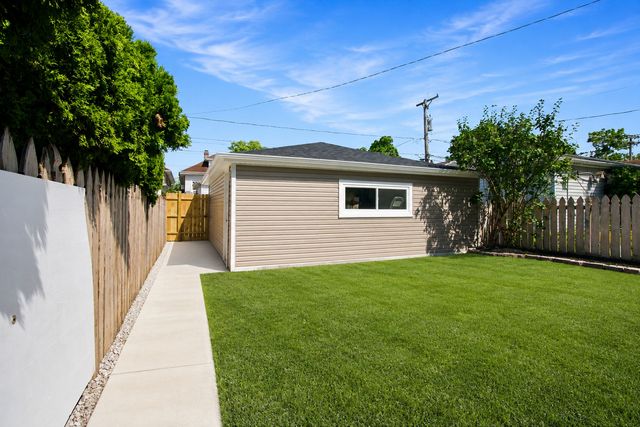 2711 N 77th Avenue, Elmwood Park, IL 60707