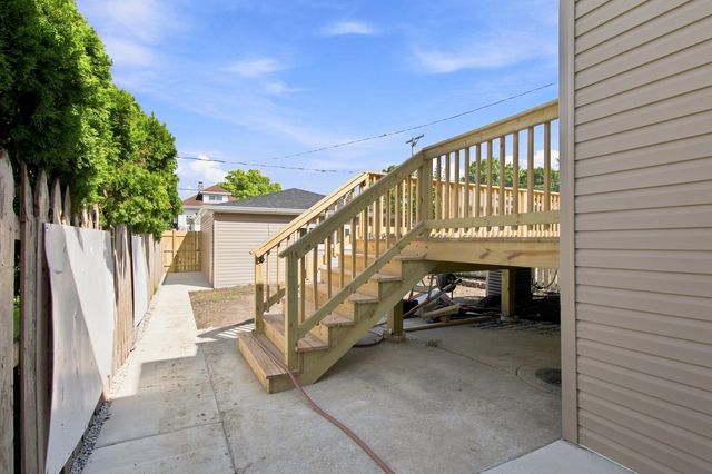 2711 N 77th Avenue, Elmwood Park, IL 60707