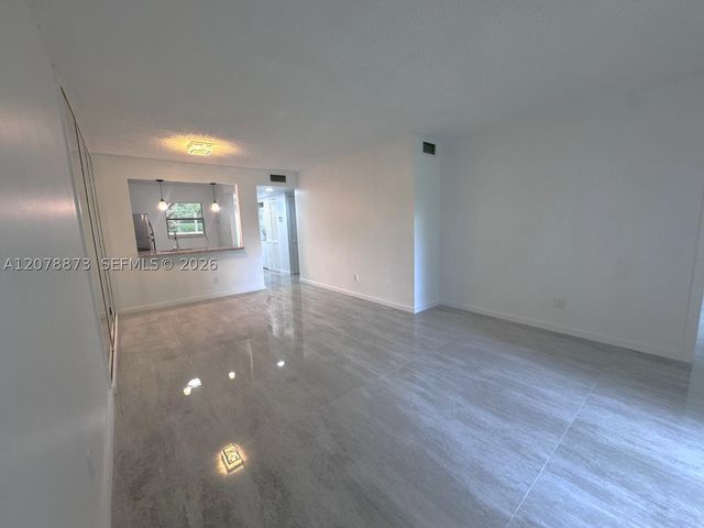 10325 NW 11th St 101, Pembroke Pines, FL 33026