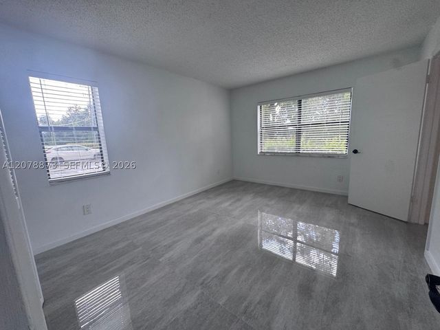 10325 NW 11th St 101, Pembroke Pines, FL 33026