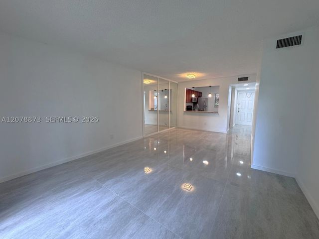 10325 NW 11th St 101, Pembroke Pines, FL 33026