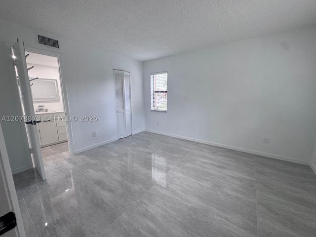 10325 NW 11th St 101, Pembroke Pines, FL 33026