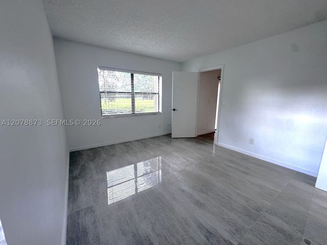 10325 NW 11th St 101, Pembroke Pines, FL 33026