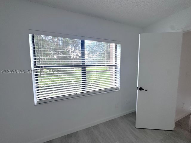 10325 NW 11th St 101, Pembroke Pines, FL 33026