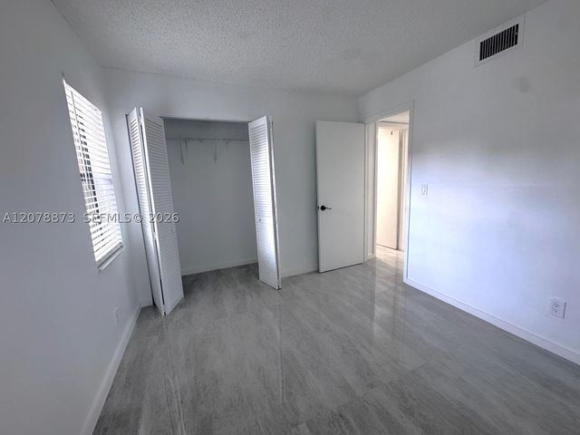 10325 NW 11th St 101, Pembroke Pines, FL 33026