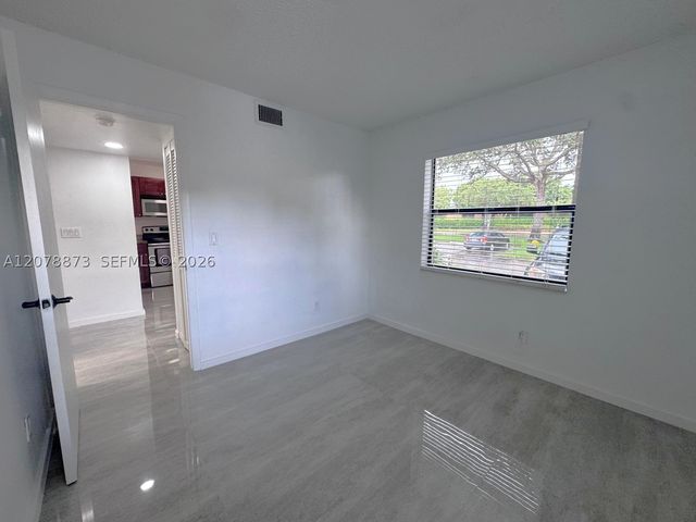 10325 NW 11th St 101, Pembroke Pines, FL 33026