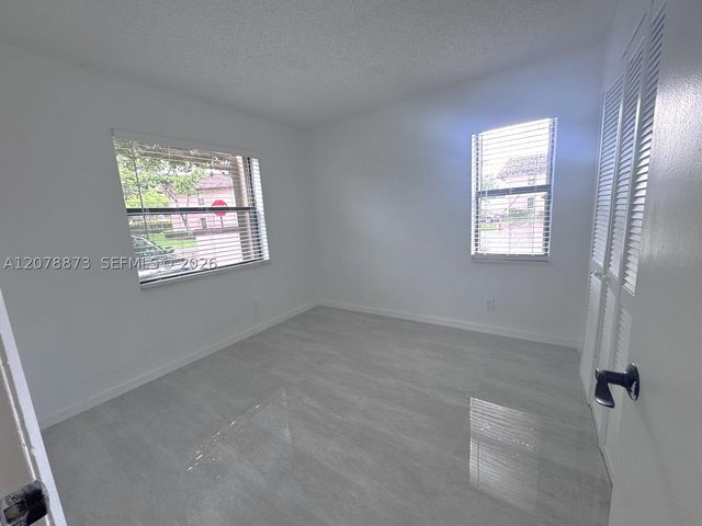 10325 NW 11th St 101, Pembroke Pines, FL 33026