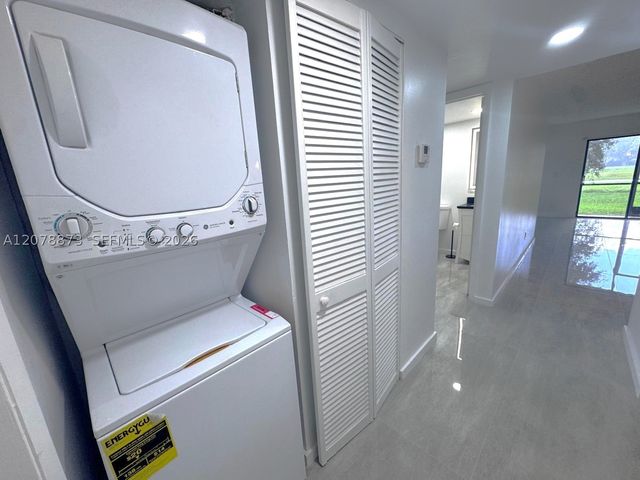 10325 NW 11th St 101, Pembroke Pines, FL 33026