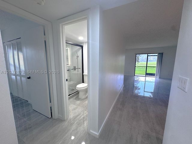 10325 NW 11th St 101, Pembroke Pines, FL 33026