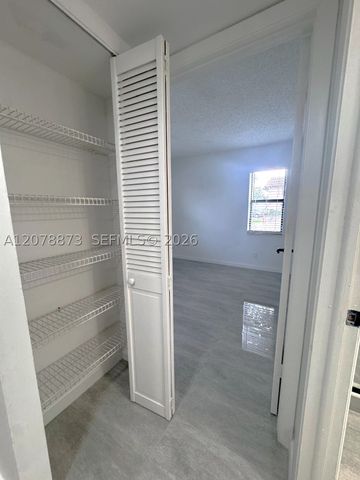 10325 NW 11th St 101, Pembroke Pines, FL 33026