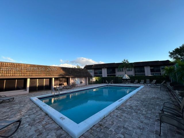 10325 NW 11th St 101, Pembroke Pines, FL 33026