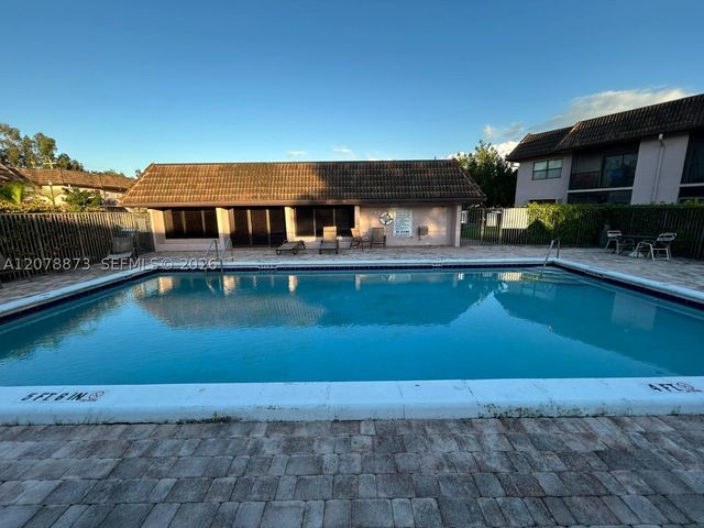 10325 NW 11th St 101, Pembroke Pines, FL 33026