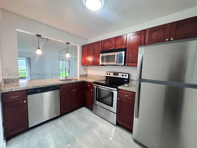 10325 NW 11th St 101, Pembroke Pines, FL 33026