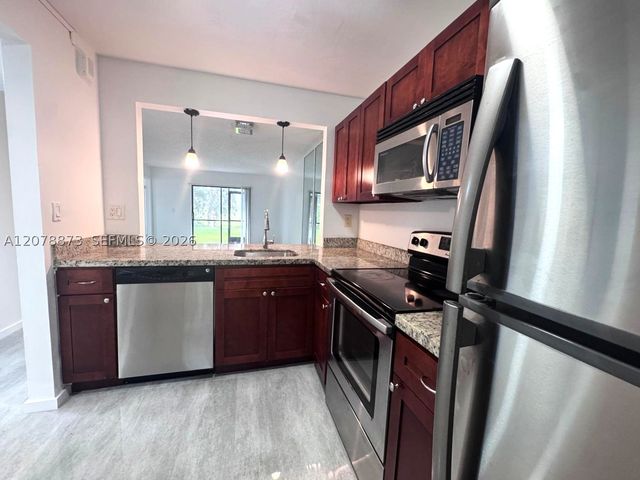 10325 NW 11th St 101, Pembroke Pines, FL 33026
