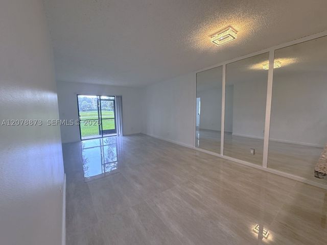 10325 NW 11th St 101, Pembroke Pines, FL 33026
