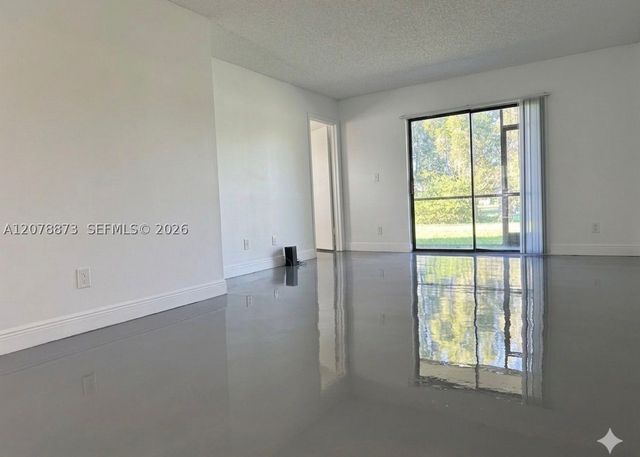 10325 NW 11th St 101, Pembroke Pines, FL 33026