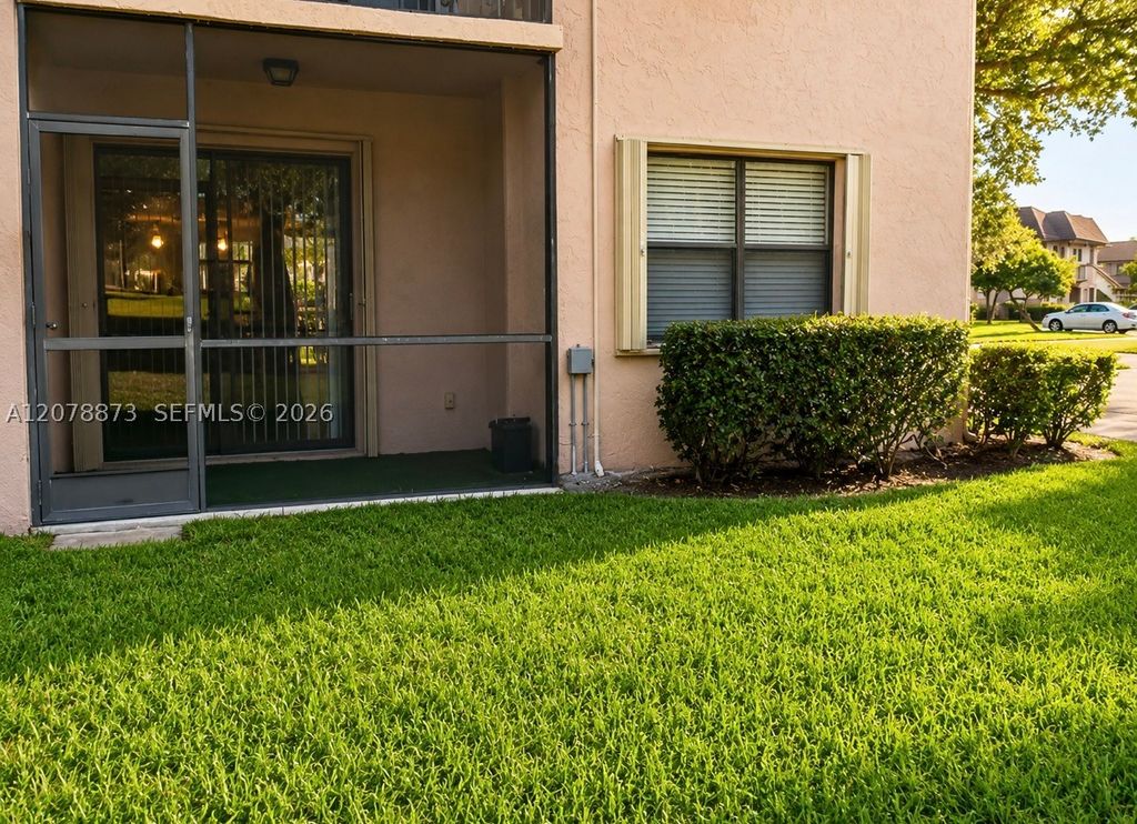 10325 NW 11th St 101, Pembroke Pines, FL 33026