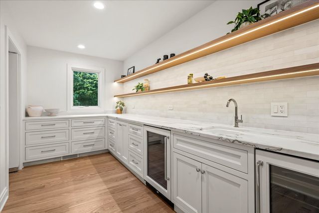1221 Loch Lane, Lake Forest, IL 60045