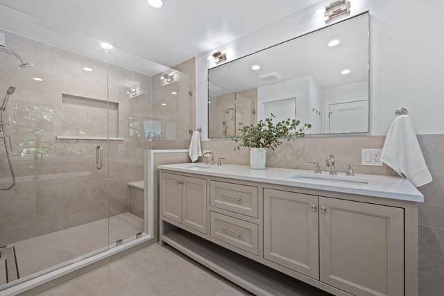 1221 Loch Lane, Lake Forest, IL 60045