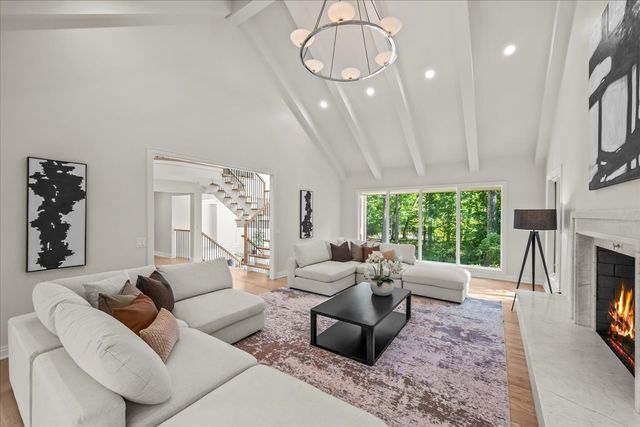 1221 Loch Lane, Lake Forest, IL 60045