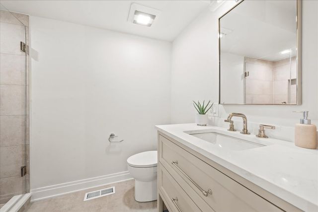 1221 Loch Lane, Lake Forest, IL 60045