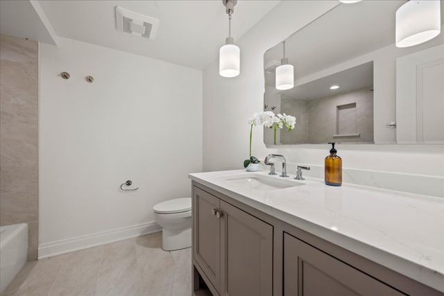 1221 Loch Lane, Lake Forest, IL 60045