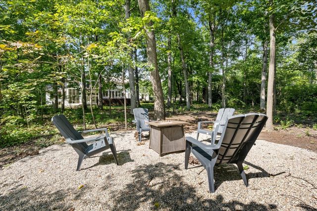 1221 Loch Lane, Lake Forest, IL 60045