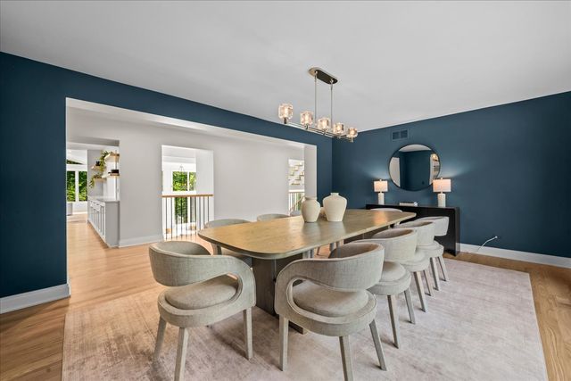 1221 Loch Lane, Lake Forest, IL 60045