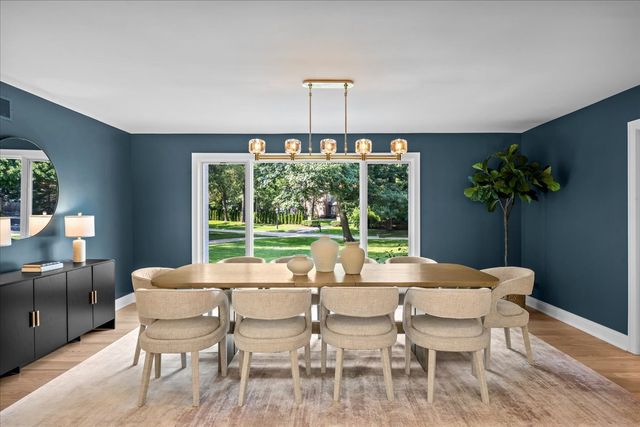 1221 Loch Lane, Lake Forest, IL 60045