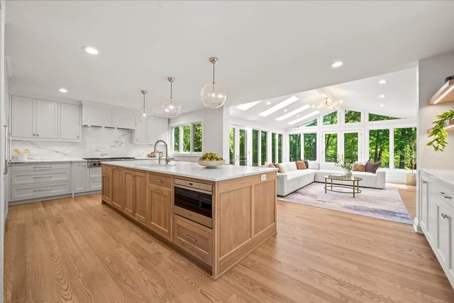 1221 Loch Lane, Lake Forest, IL 60045