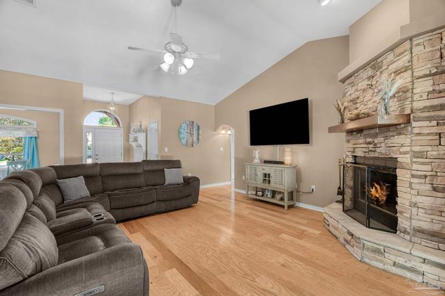 4214 N Cambridge Way, Pace, FL 32571