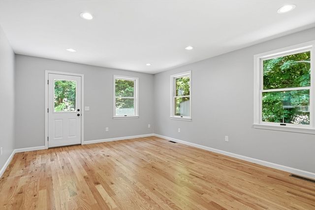 208 N Elm St, Northampton, MA 01060