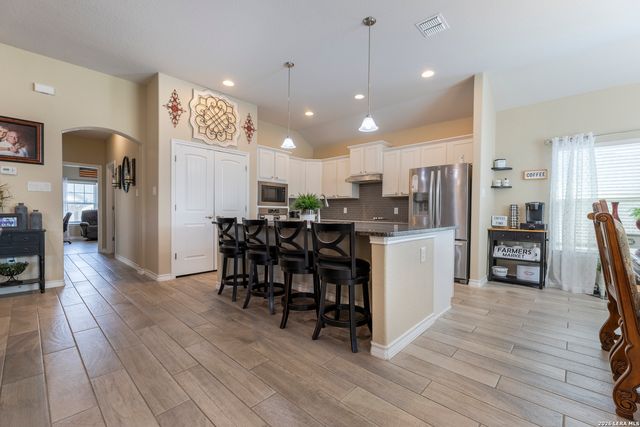 133 Grand View, Floresville, TX 78114