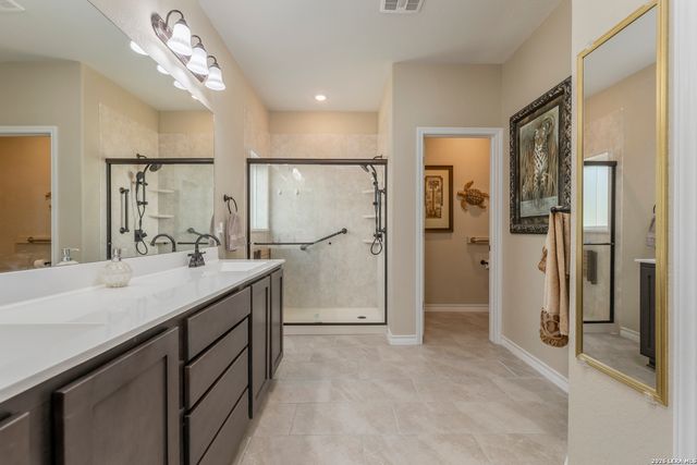 133 Grand View, Floresville, TX 78114