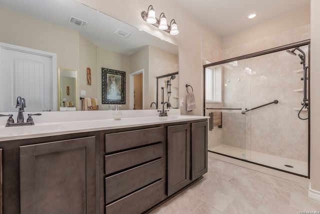 133 Grand View, Floresville, TX 78114