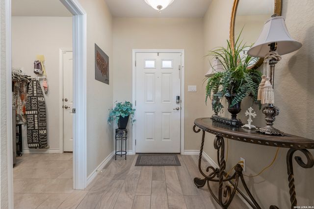 133 Grand View, Floresville, TX 78114