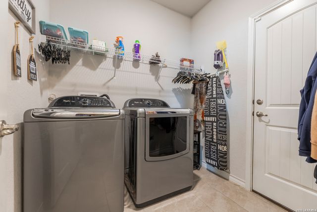 133 Grand View, Floresville, TX 78114