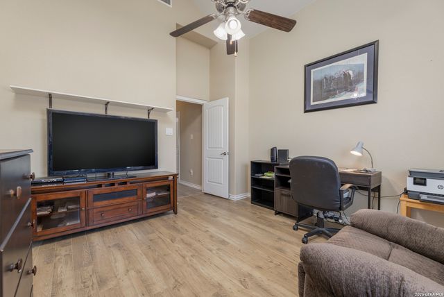 133 Grand View, Floresville, TX 78114