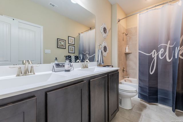 133 Grand View, Floresville, TX 78114