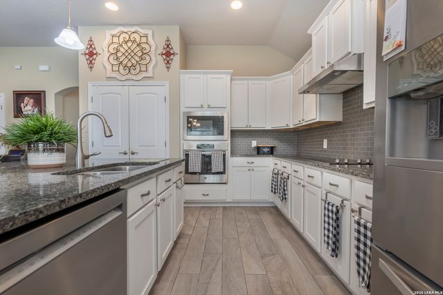 133 Grand View, Floresville, TX 78114