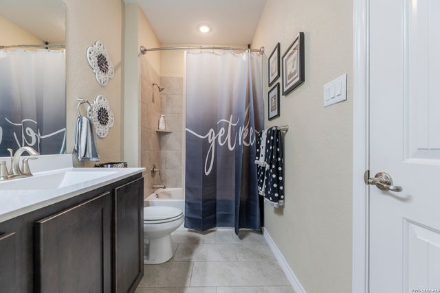 133 Grand View, Floresville, TX 78114