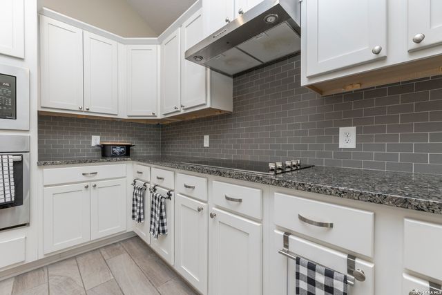 133 Grand View, Floresville, TX 78114